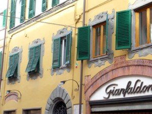 Off The Beaten Path Pisa Via San Martino At Home In Tuscany